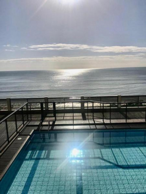 Apartamento luxuoso de frente para o mar reformado